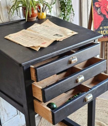 Ancien grand écritoire noir / meuble de métier 3 tiroirs poignées coquilles