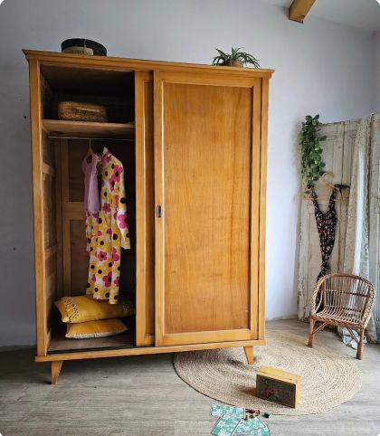 Ancienne grande armoire penderie 1 étagère pied compas hêtre et placage chêne années 60
