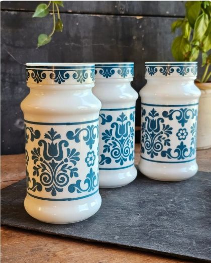 Jolis pots à épices en opaline à motifs fleuris bleu vintage