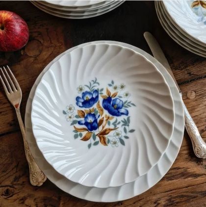 Service porcelaine de Couleuvre bordure vagues motifs fleurs bleues