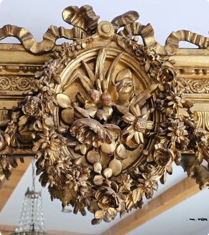 Très grand Miroir Louis XVI doré à la feuille d'or fin XVIIIe riches ornements