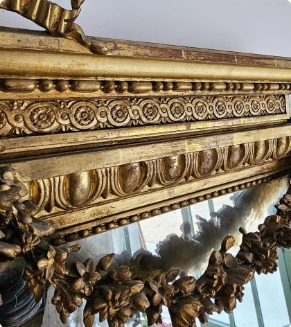 Très grand Miroir Louis XVI doré à la feuille d'or fin XVIIIe riches ornements