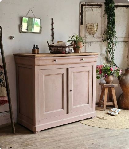 Ancien grand bahut 2 portes 1 grand tiroir  noyer et placage noyer couleur vieux rose idéal / salle de bain / chambre