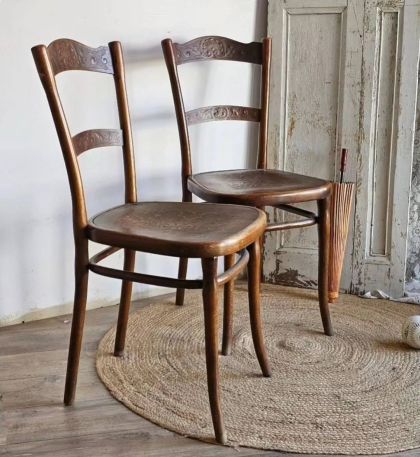 Anciennes chaises de bistrot authentiques, signées Thonet début XXe