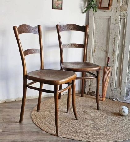 Anciennes chaises de bistrot authentiques, signées Thonet début XXe