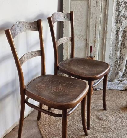 Anciennes chaises de bistrot authentiques, signées Thonet début XXe