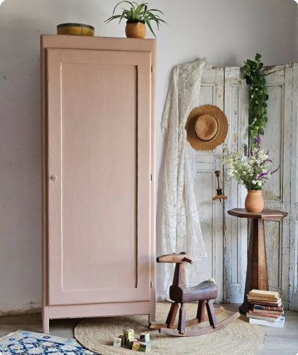 Ancienne armoire parisienne penderie et 2 étagères /vestiaire vieux rose