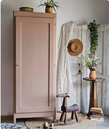 Ancienne armoire parisienne penderie et 2 étagères /vestiaire vieux rose