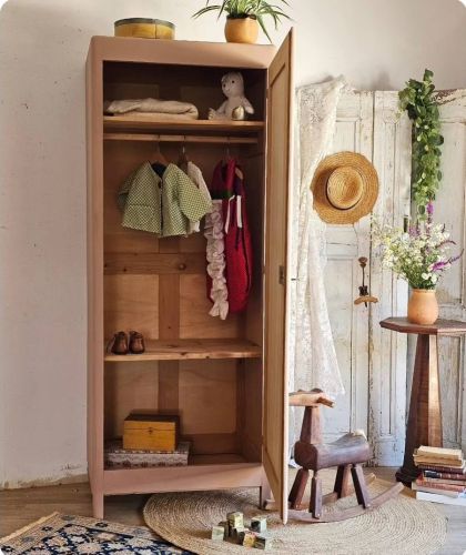 Ancienne armoire parisienne penderie et 2 étagères /vestiaire vieux rose