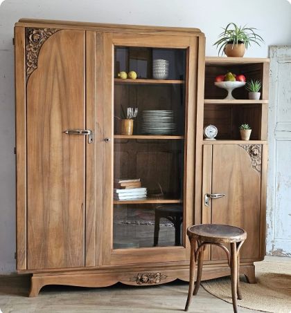 Ancien grand meuble vitrine asymétrique chêne et noyer massif armoire vitrée