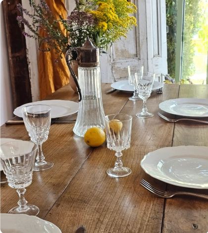 Ancienne table  de ferme en chêne pied fuseau avec tiroir dans sa patine