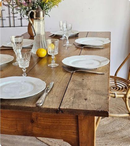 Ancienne table  de ferme en chêne pied fuseau avec tiroir dans sa patine