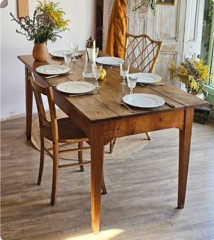 Ancienne table  de ferme en chêne pied fuseau avec tiroir dans sa patine