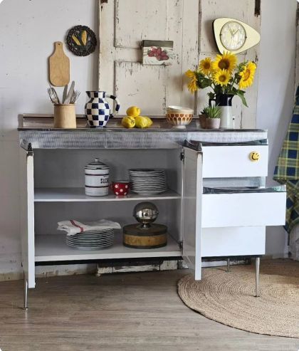 Ancien buffet tout en tôle émaillée et métal chromé plateau formica