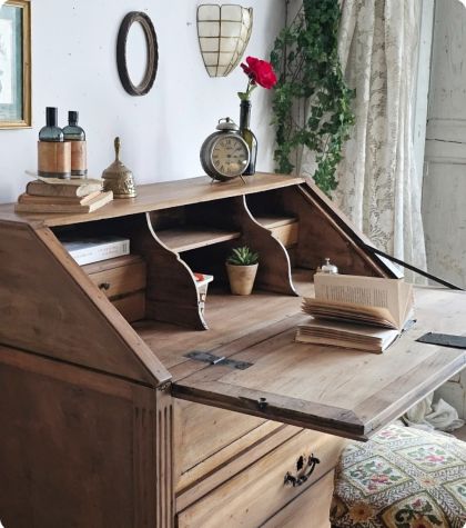 Ancienne grande commode scriban, secrétaire dos d'âne XIXe en noyer