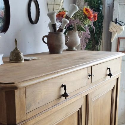 Ancien grand bahut buffet en noyer 20e siècle