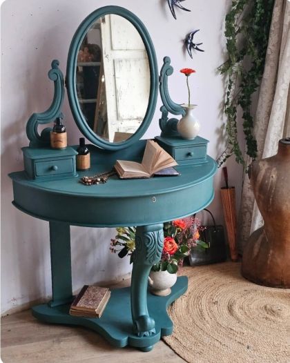 Ancienne coiffeuse tout en courbes, miroir psyché 20e