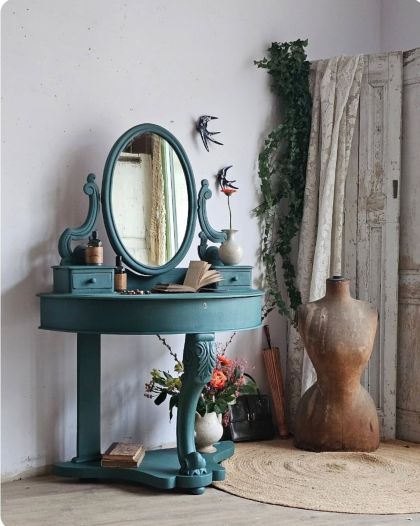 Ancienne coiffeuse tout en courbes, miroir psyché 20e