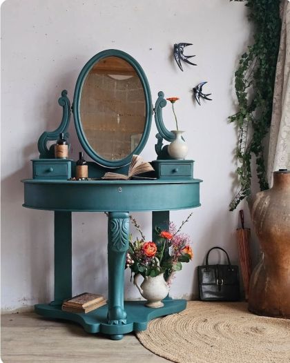 Ancienne coiffeuse tout en courbes, miroir psyché 20e