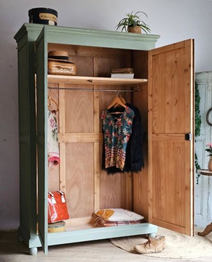 Ancienne armoire parisienne penderie et étagère