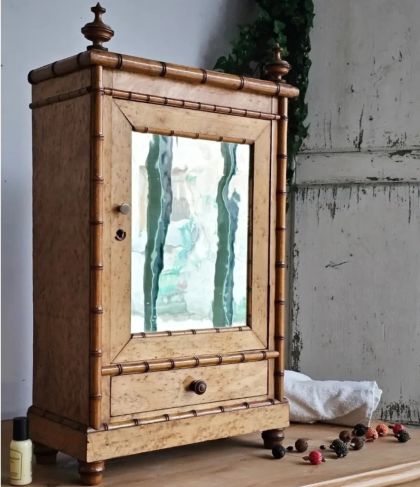 Ancienne armoire de poupée 20e Style Napoléon III faux bambou armoire à pharmacie