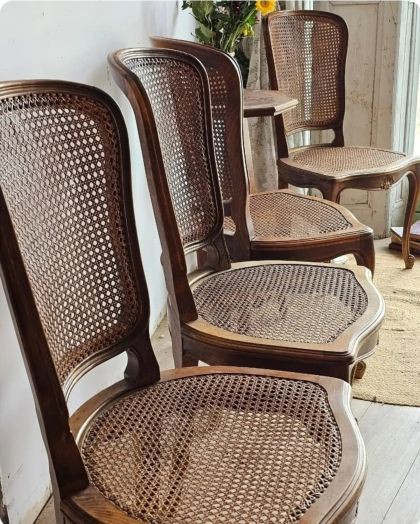 Suite de 4 chaises cannées style Louis XV - la capucine bleue