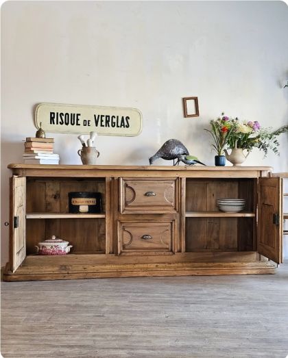 Ancien grand buffet massif début XXe.