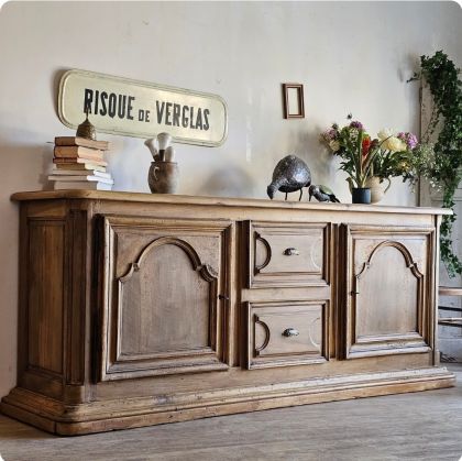 Ancien grand buffet massif début XXe.