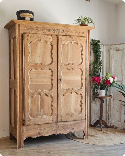 Magnifique grande armoire en noyer brut fin 19e étagères  penderie