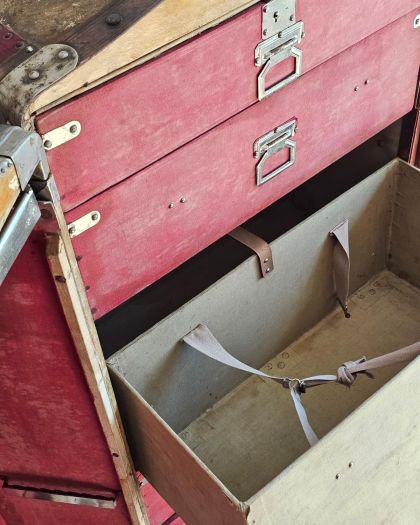 Malle cabine années 30 complète penderie tiroirs clé d'origine