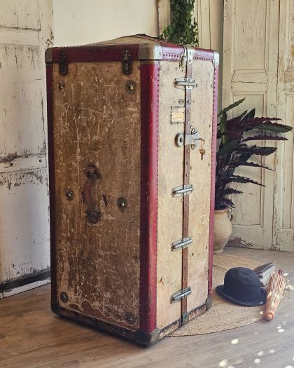Malle cabine années 30 complète penderie tiroirs clé d'origine