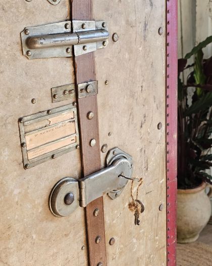 Malle cabine années 30 complète penderie tiroirs clé d'origine