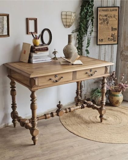 Bureau noyer fin 19e style Louis XIII  2 tiroirs