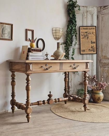 Bureau noyer fin 19e style Louis XIII  2 tiroirs