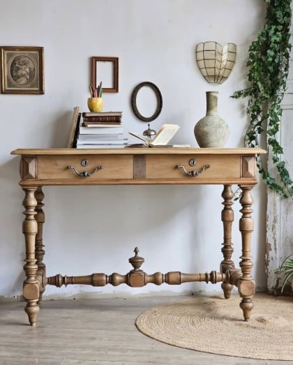 Bureau noyer fin 19e style Louis XIII  2 tiroirs