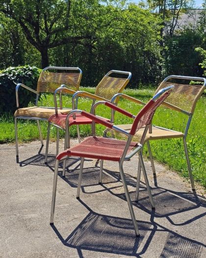 Chaises vintage suisses scoubidou structure métal chromé