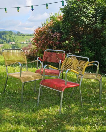 Chaises vintage suisses scoubidou structure métal chromé