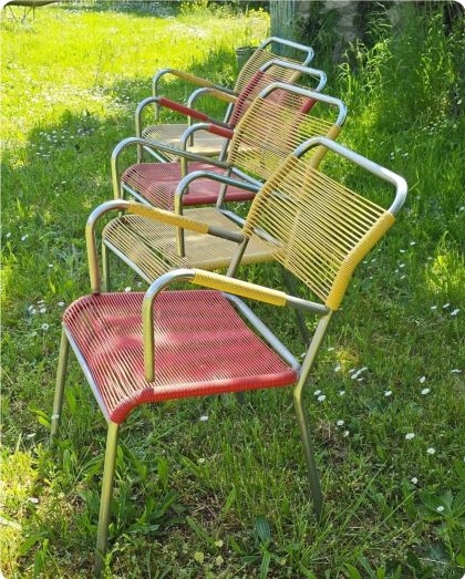 Chaises vintage suisses scoubidou structure métal chromé