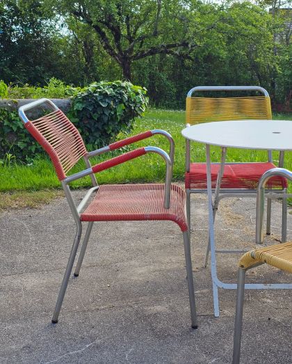 Chaises vintage suisses scoubidou structure métal chromé
