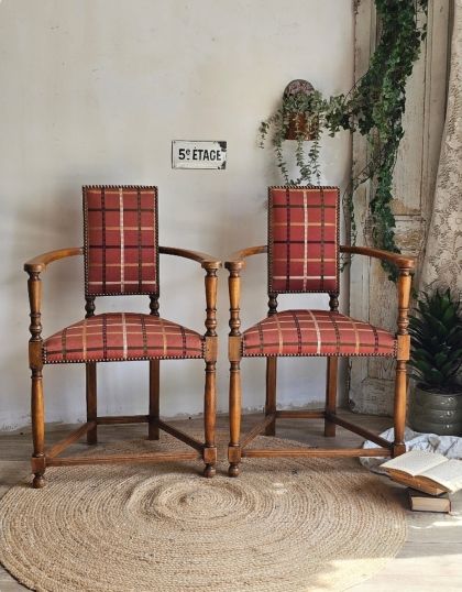 Paire de fauteuils caquetoires bois sculpté - assise trapèze - style Renaissance