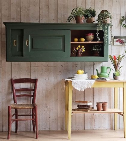 Ancien meuble d'atelier mural portes coulissantes - vaisselier vert