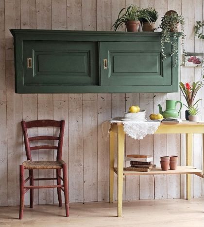 Ancien meuble d'atelier mural portes coulissantes - vaisselier vert