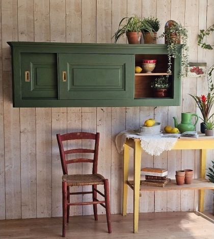 Ancien meuble d'atelier mural portes coulissantes - vaisselier vert