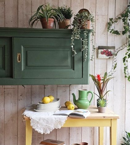 Ancien meuble d'atelier mural portes coulissantes - vaisselier vert