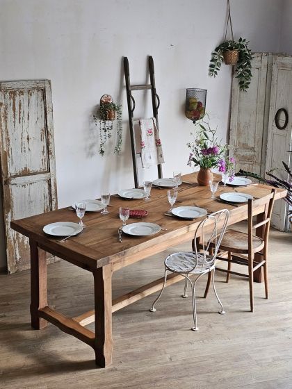 Grande table de ferme en noyer superbe veinage avec tiroir