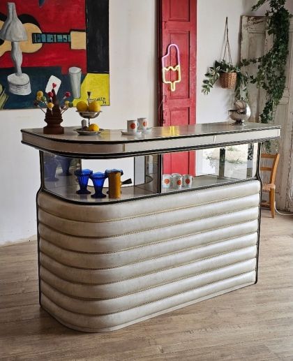 Superbe bar capitonné en Skaï typique des années 60