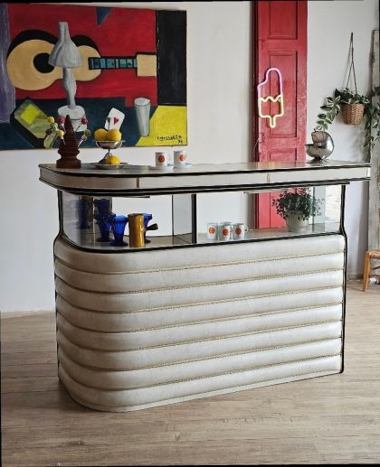 Superbe bar capitonné en Skaï typique des années 60