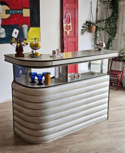 Superbe bar capitonné en Skaï typique des années 60