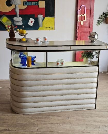 Superbe bar capitonné en Skaï typique des années 60