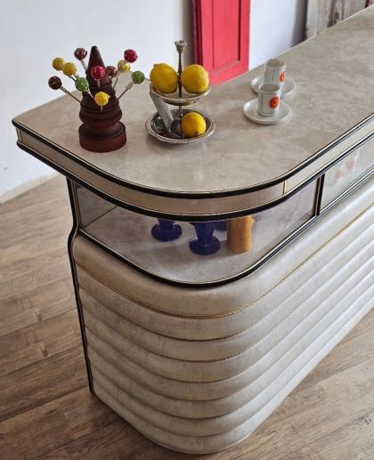 Superbe bar capitonné en Skaï typique des années 60